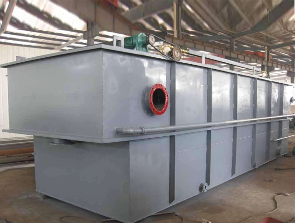 Horizontal flow dissolved air flotation machine